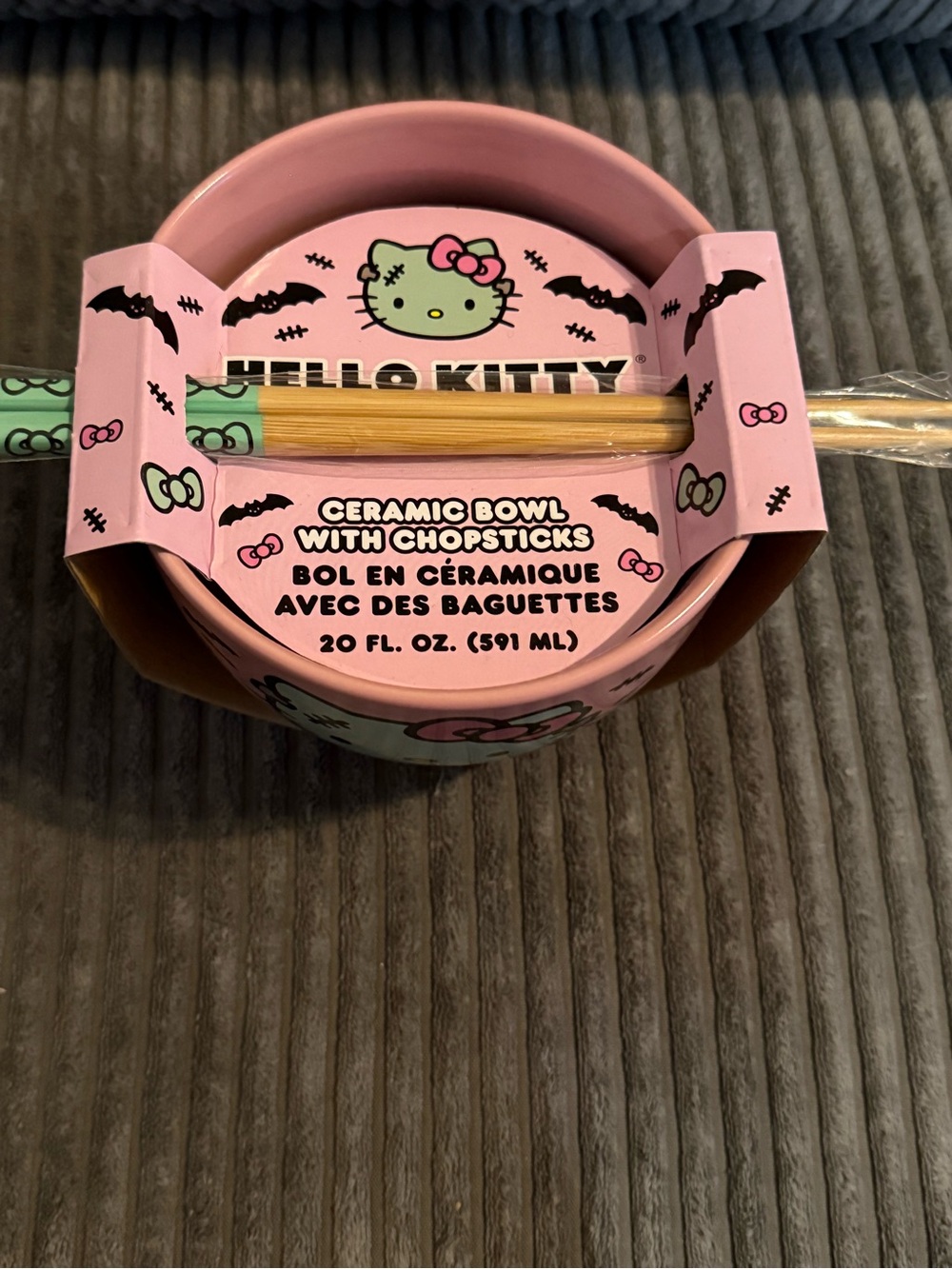 Hello Kitty Pink Ceramic 20oz Ramen Bowl w/ Chopsticks- Halloween Themed NWT - Picture 3 of 7